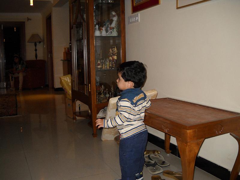 DSCN0016.JPG - Rohan at the entrance of the Bangalore house