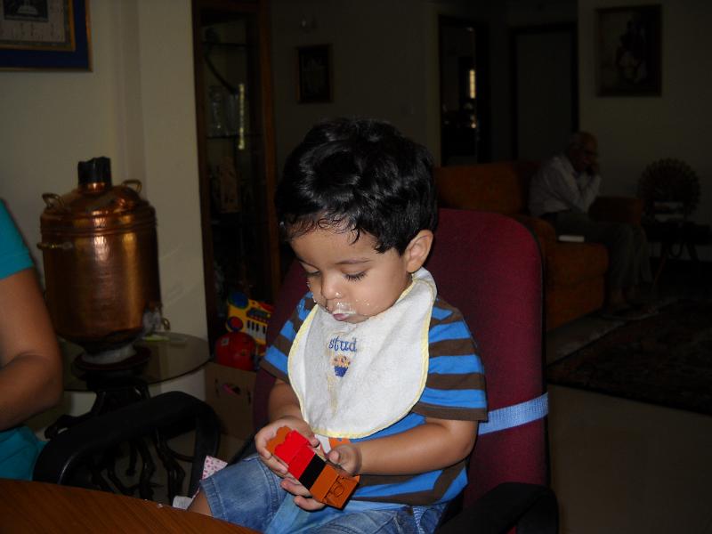 DSCN0018.JPG - Eating or playing?