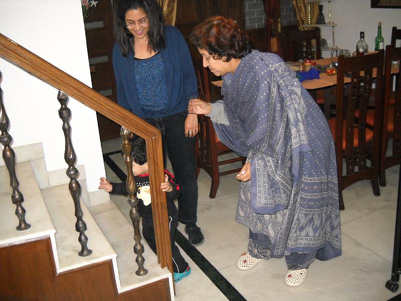 DSCN0105.JPG - Rohan with Aunt Ila and Grand Aunt Gopika.