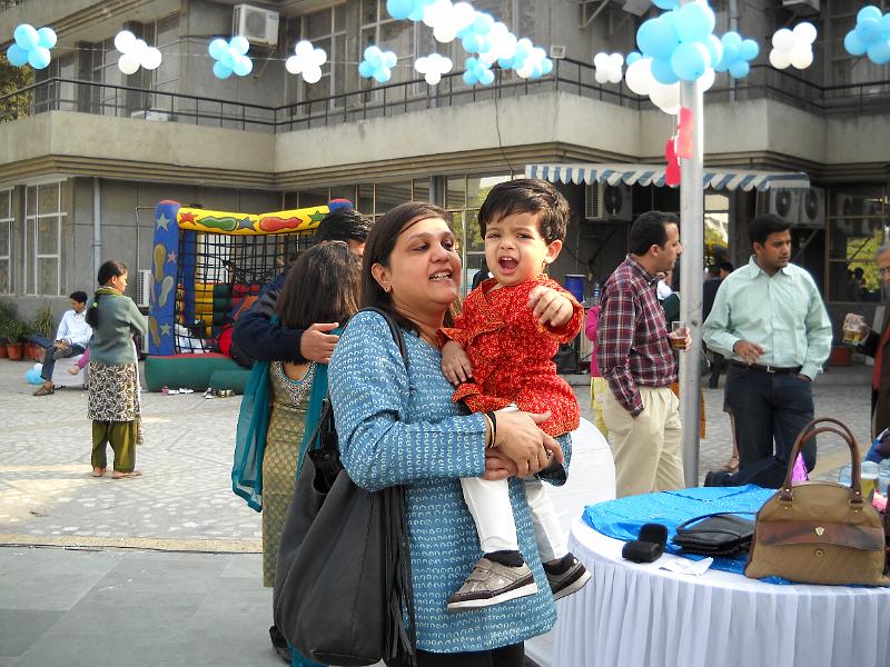 DSCN0196.JPG - Hey there - come here and I will educate you about the 5 vedas