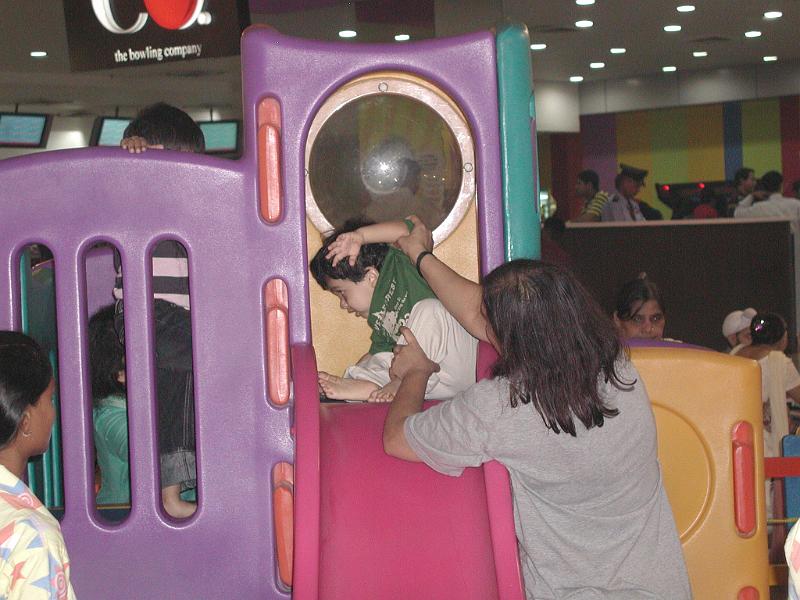 PA040094.JPG - Get in there ... or else