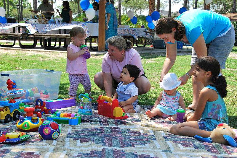 DSC_0672.JPG - Rohan not very interested in his playmates