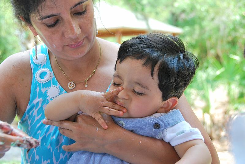 DSC_0729.JPG - Rohan feeding Rohan