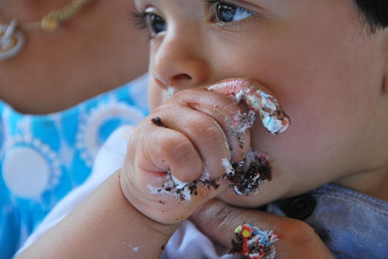 DSC_0755.JPG - Stuff more cake into the mouth