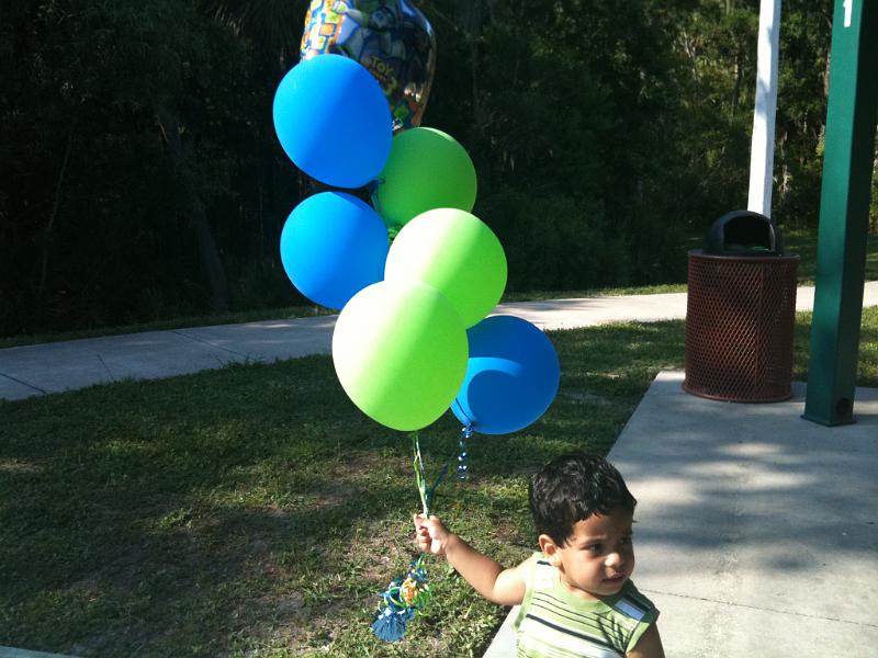 IMG_0355.JPG - Ready to take the balloons home