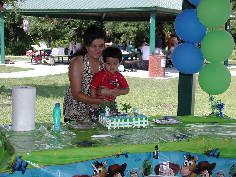 P5300014.JPG - Rohan looking at the cake
