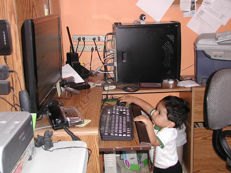 P8290165.JPG - Really concentrating on the task