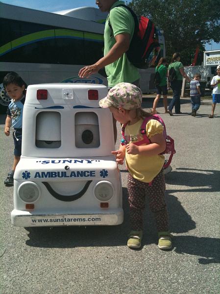 IMG_0064.JPG - Hannah looking the ambulance in the face